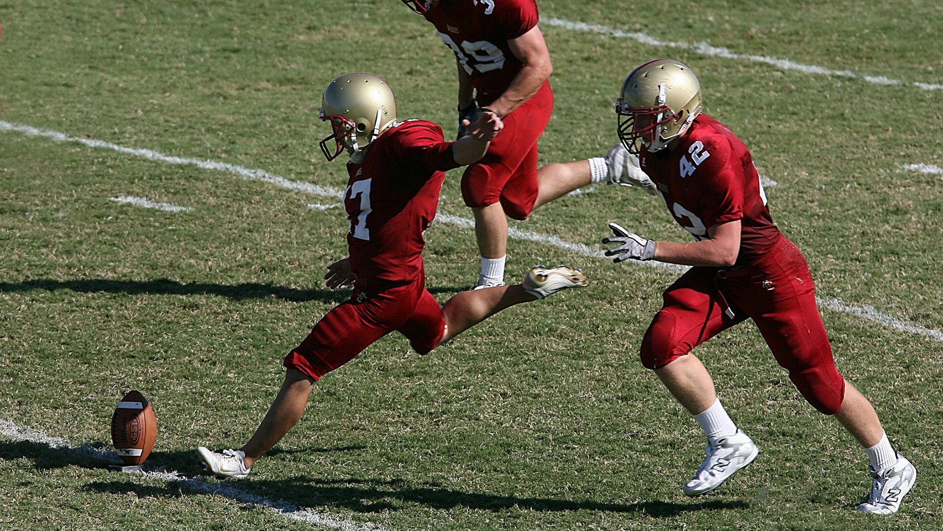 中国足球俱乐部支持青年裁判员实践锻炼机会，中国足球裁判有年龄限制吗