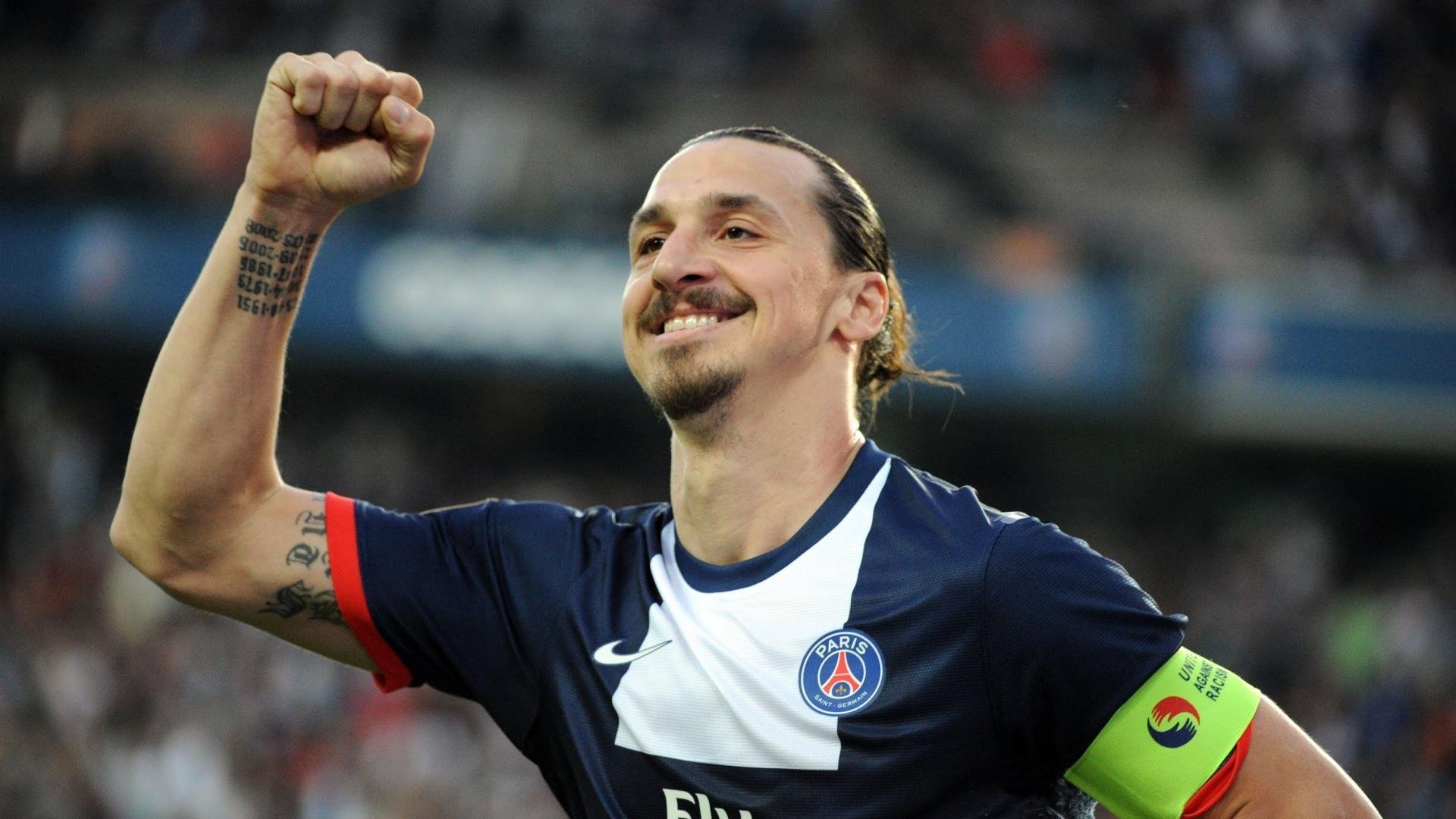 职业联赛注重品牌识别打造俱乐部视觉统一形象，职业联赛标准